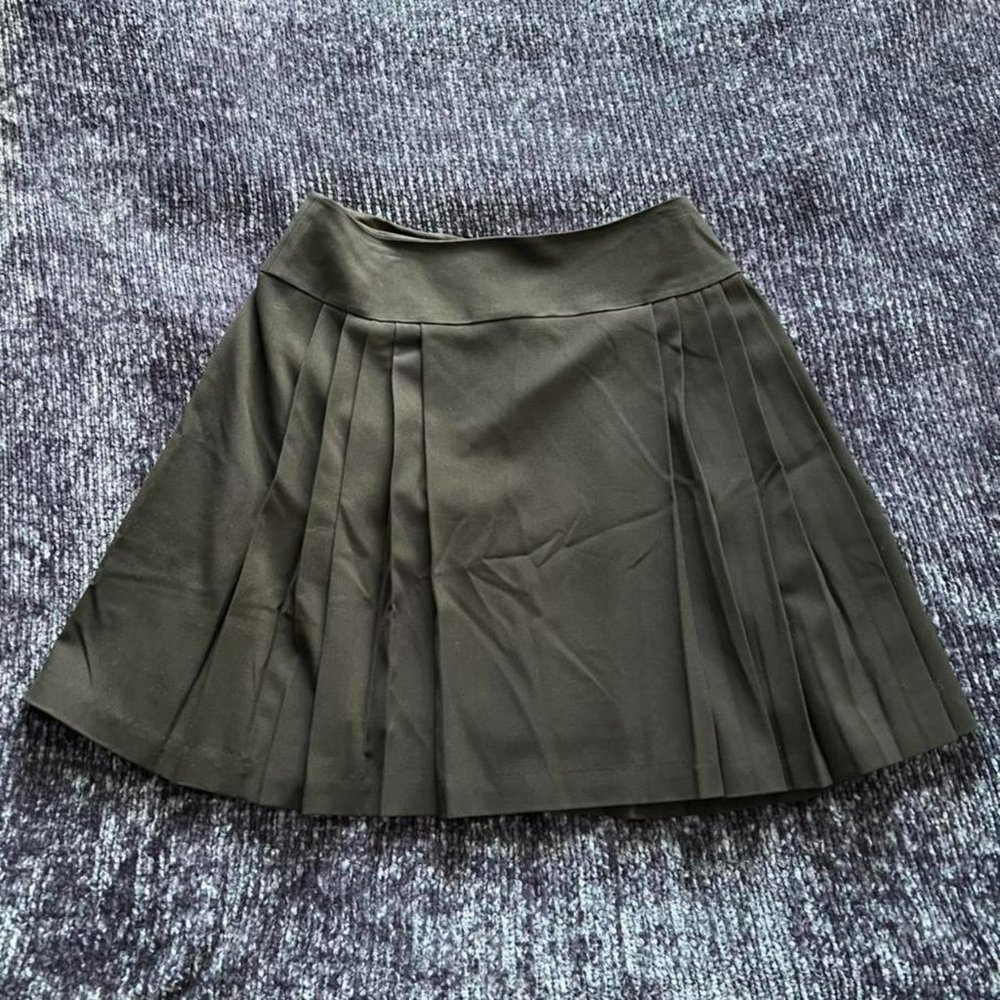 AGB Pleated Black Skirt 🖤⛓ lands at my knee and im 5’3.